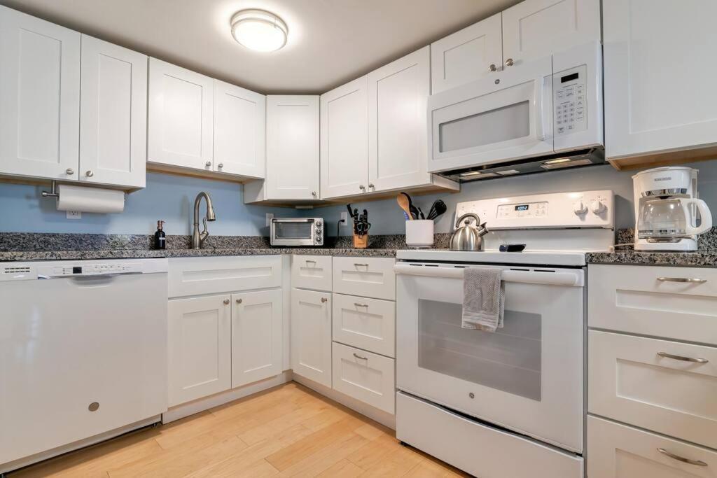 2Br Apt W/ 3 Min Walk To Downtown Swh - Low Tide 사우스웨스트하버 외부 사진