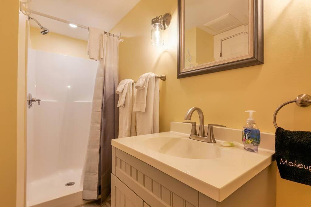 2Br Apt W/ 3 Min Walk To Downtown Swh - Low Tide 사우스웨스트하버 외부 사진